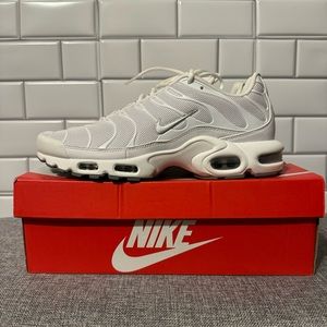 NIKE AIR MAX PLUS, MENS 10.5